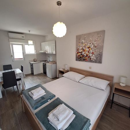 Apartmani Lisicina 오미스 외부 사진