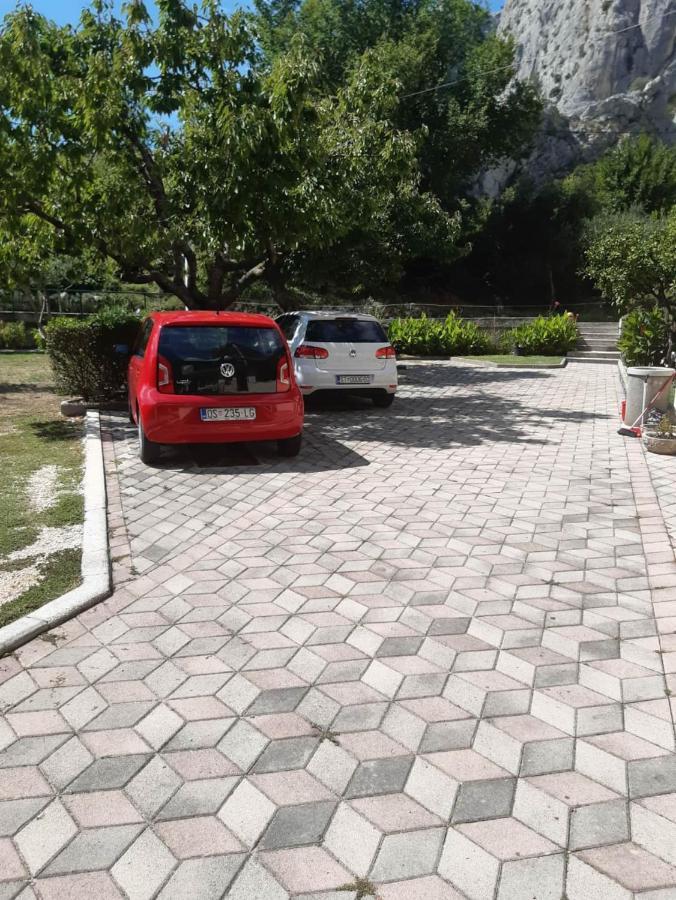 Apartmani Lisicina 오미스 외부 사진