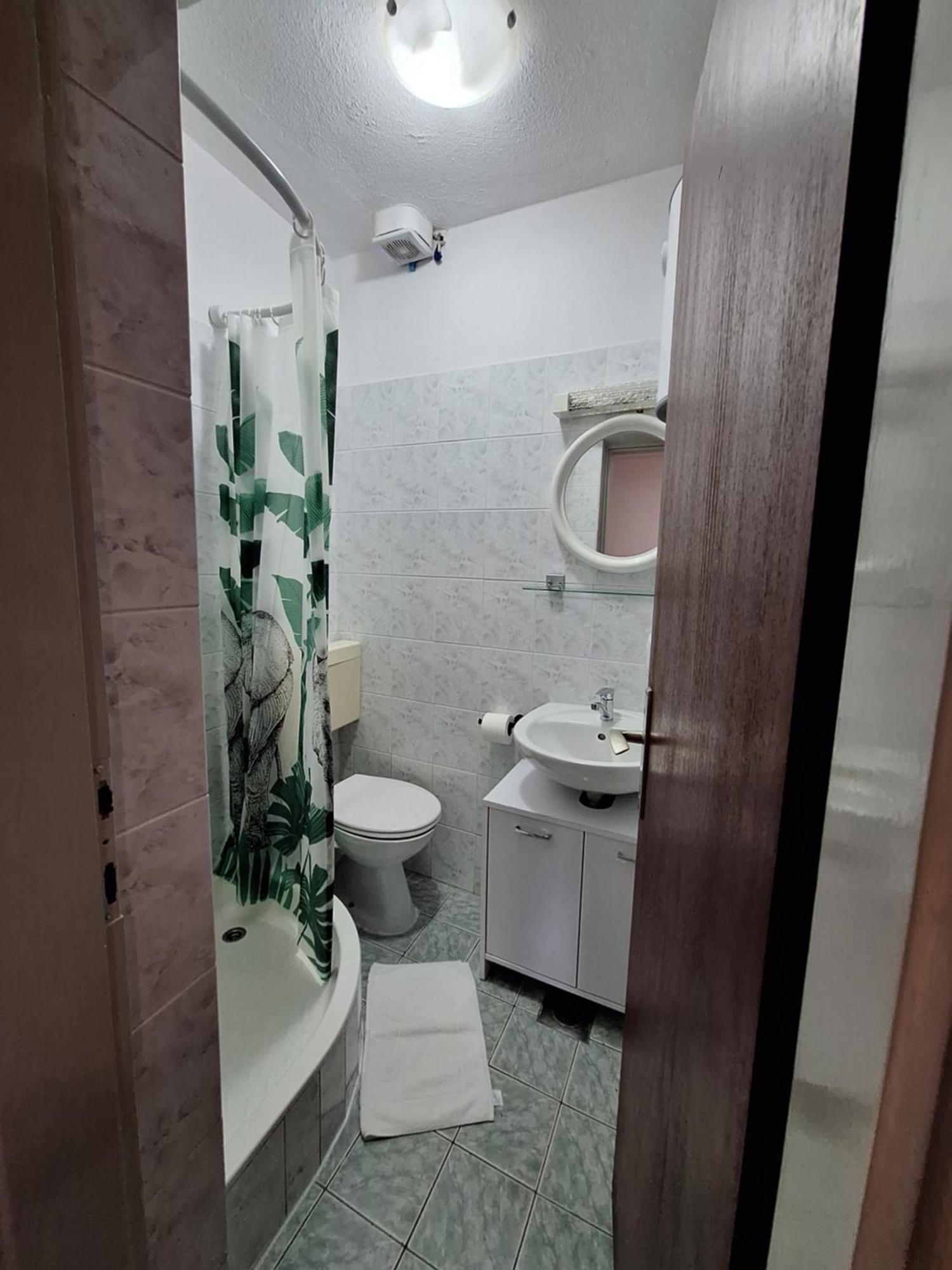 Apartmani Lisicina 오미스 외부 사진