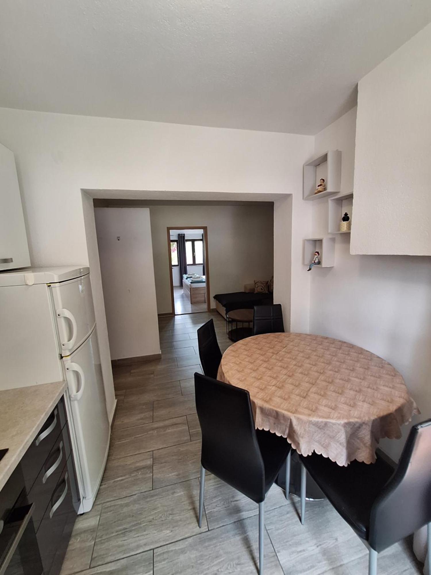 Apartmani Lisicina 오미스 외부 사진