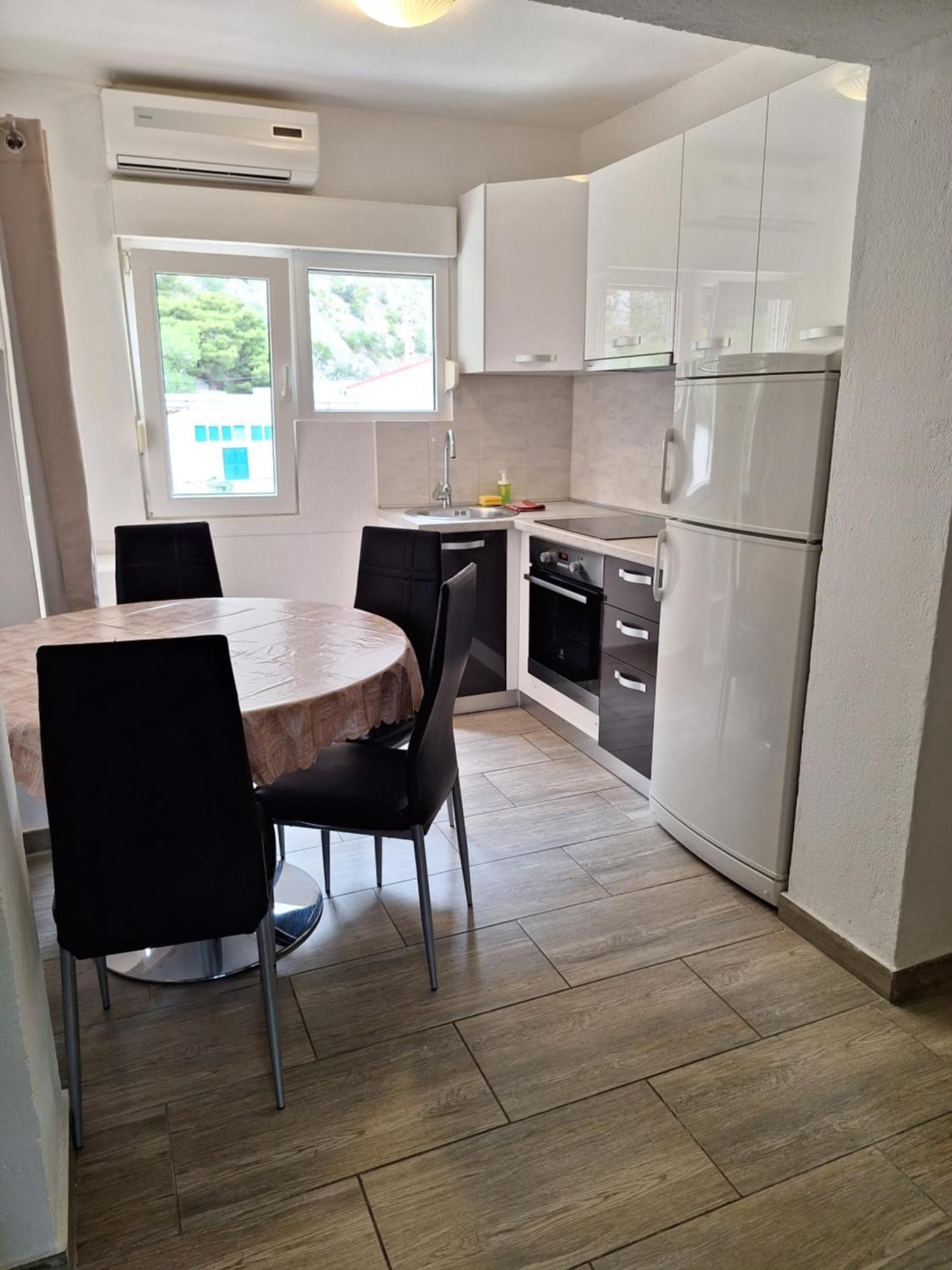 Apartmani Lisicina 오미스 외부 사진