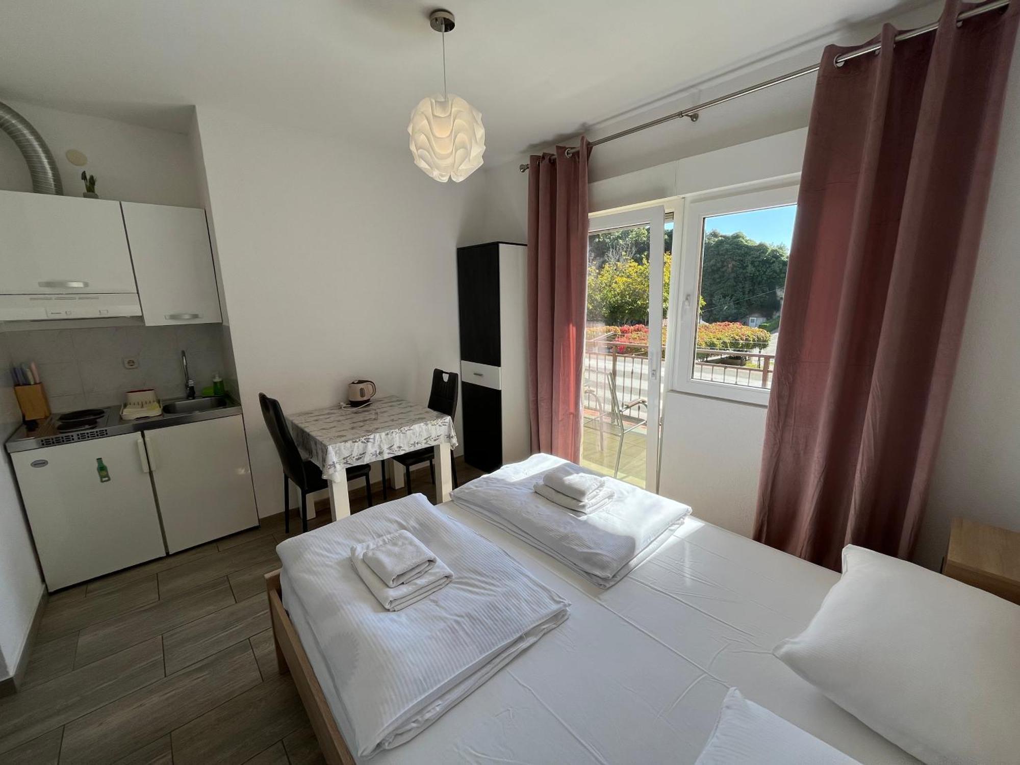 Apartmani Lisicina 오미스 외부 사진